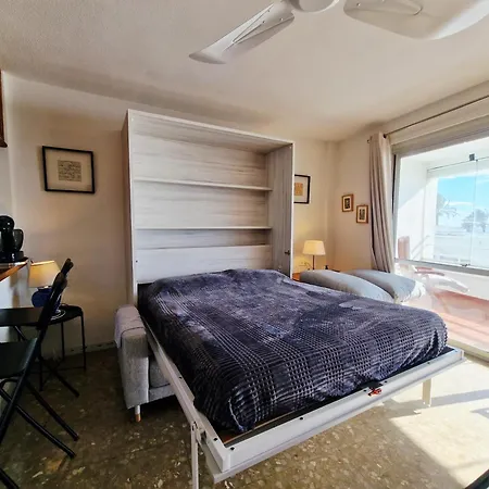 Marbellamar Seafront Апартаменты *